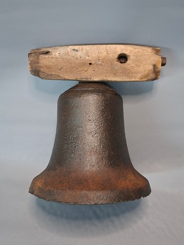 Uralte antike eiserne glocke - uralte,