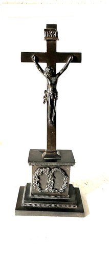 Kleines standkreuz auf sockel - kleines,