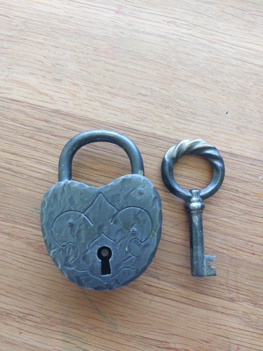 Antikes vorhängeschloß aus - antikes,