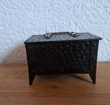 Antike kleine Eisentruhe