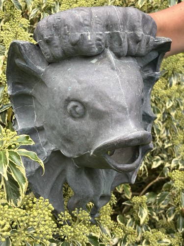 Große antike wasser speier - wasser,