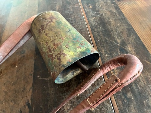 Alte kuhglocke eisen mit - eisen,